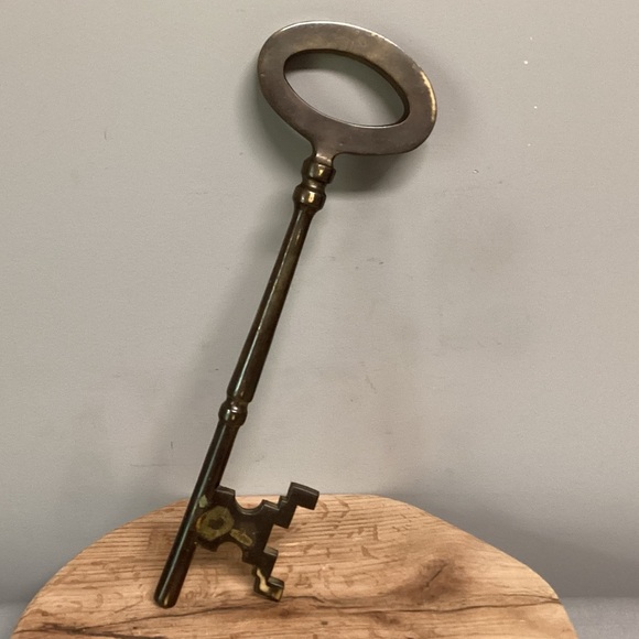 Other - Vintage & Solid Brass & Huge - Skeleton Type Key Wall Hanger - Paperweight